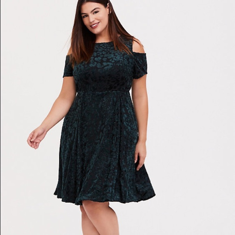 GREEN VELVET BURNOUT COLD SHOULDER SKATER DRESS